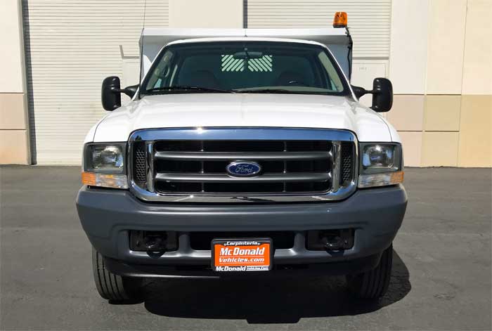 2002 Ford F-550 XL 4 WD Dump Truck - Front View 