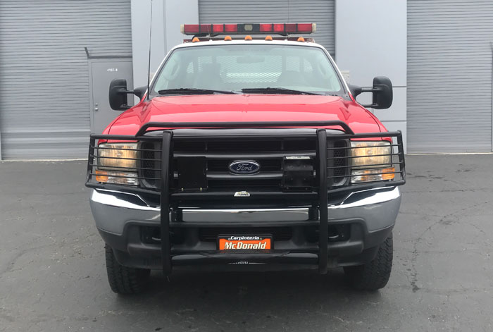 2003 Ford F-550 XL 4 x 4 - Front View