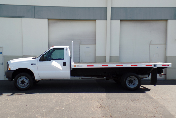 2003 Ford F-550 Flatbed w/ 88K - Driver Side