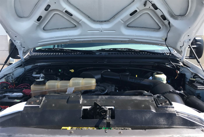 2004 Ford F-350 Crew Cab Stakebed - Engine Compartment
