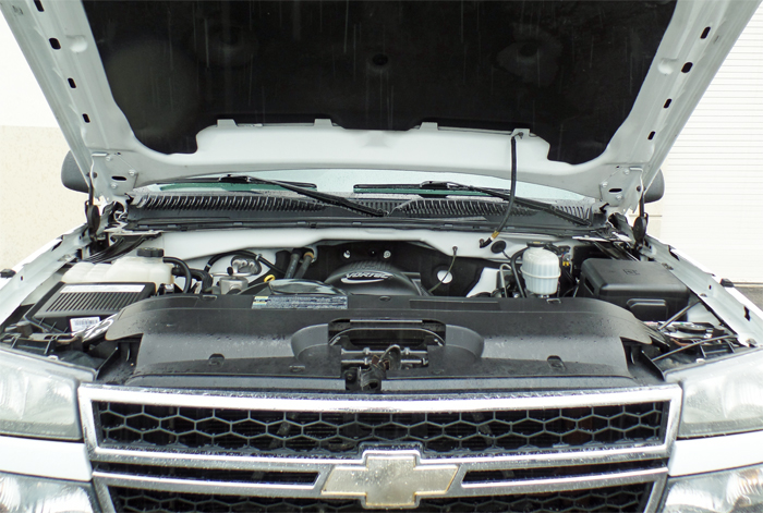 2006 Chevy Silverado 2500 HD Utility - Engine Compartment View
