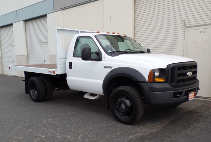 2007 Ford F-550 XL 4 x 4 Flatbed Truck w/ Only 104K 