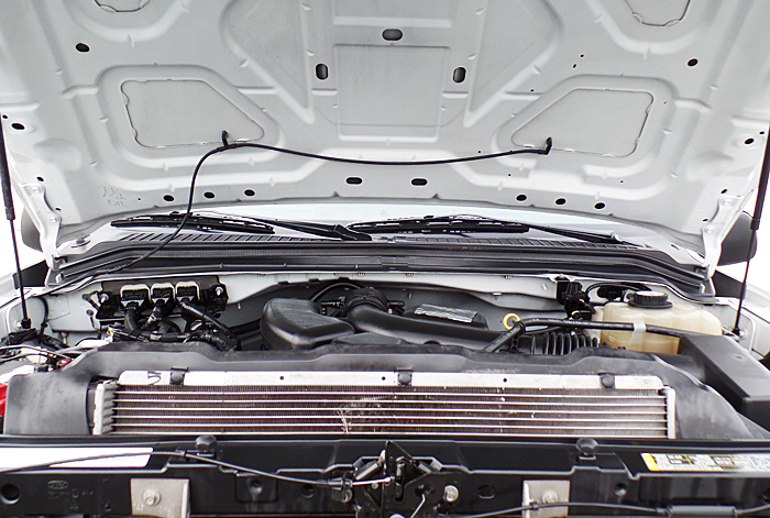 2008 Ford F-350 Super Duty XL Utility - Engine Compartment View 