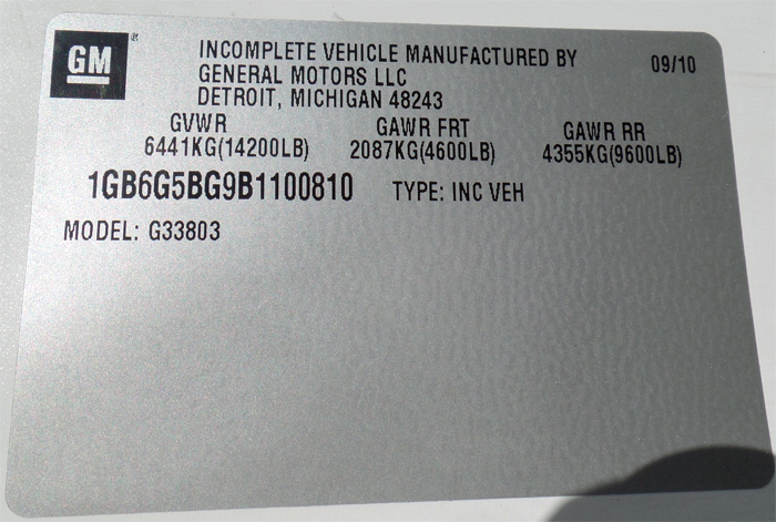 2011 Chev G4500 14’ Refrigerated Van w/ Only 27K, Electric Standby & Railgate -  Federal Label