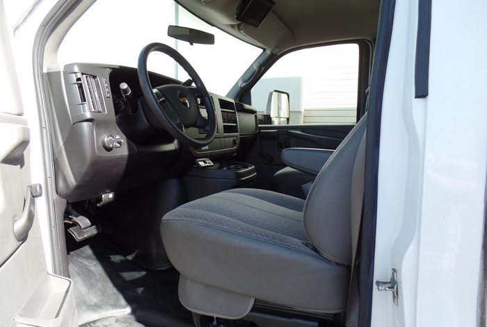 2011 Chev G4500 14’ Refrigerated Van w/ Only 27K, Electric Standby & Railgate - Inside Driver