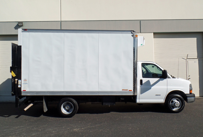 2011 Chev G4500 14’ Refrigerated Van w/ Only 27K, Electric Standby & Railgate - Passenger
