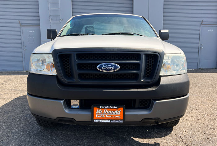 2005 Ford F-150 - Front View