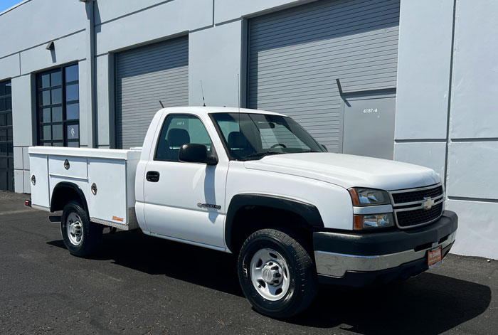 2006 Chevy Silverado 2500HD Utility w/ 91K� width=