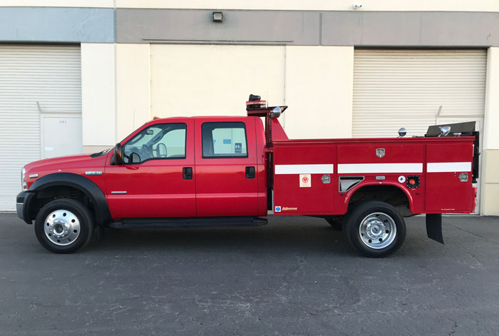 2007 Ford F-450 XLTL 4 x 4 Crew Cab Utility - Driver Side