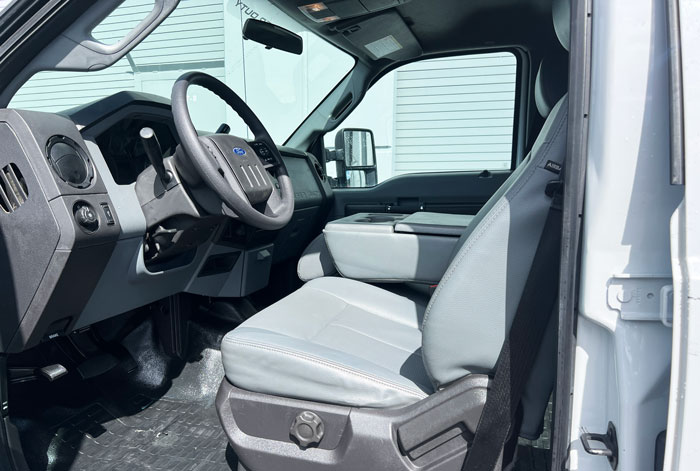 2015 Ford F-250 Crew Cab - Inside - Driver